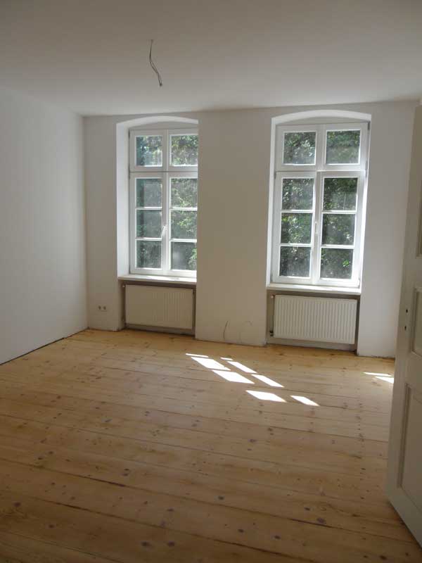 neuer Raum mit Holzboden